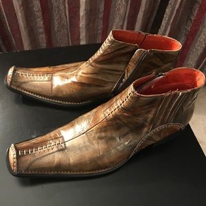 Robert Wayne boots.